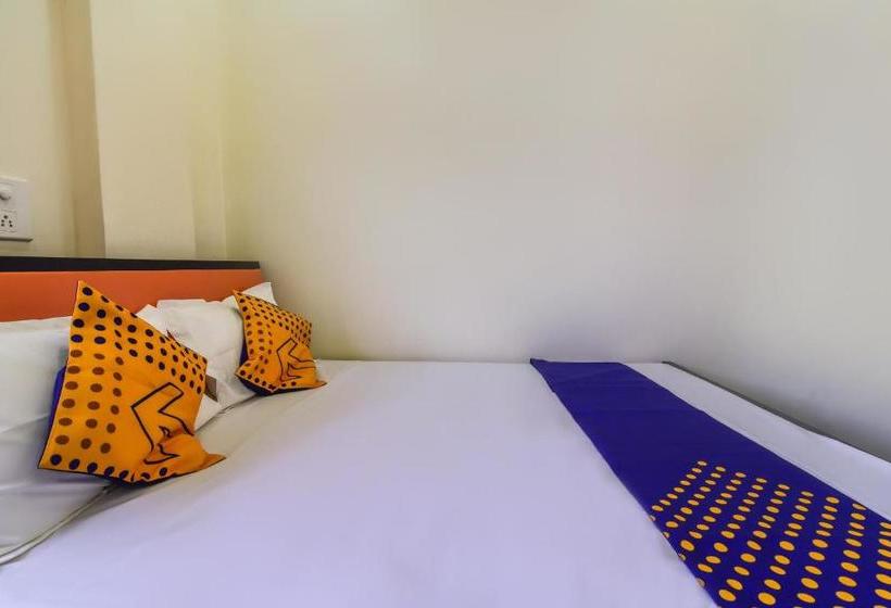 호텔 Spot On 69370 Pratik Lodging