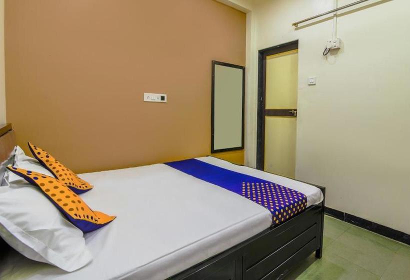 호텔 Spot On 69370 Pratik Lodging