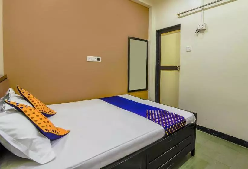ホテル Spot On 69370 Pratik Lodging