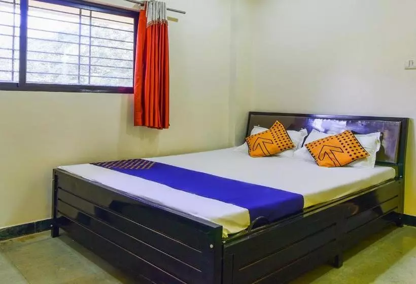 ホテル Spot On 69370 Pratik Lodging