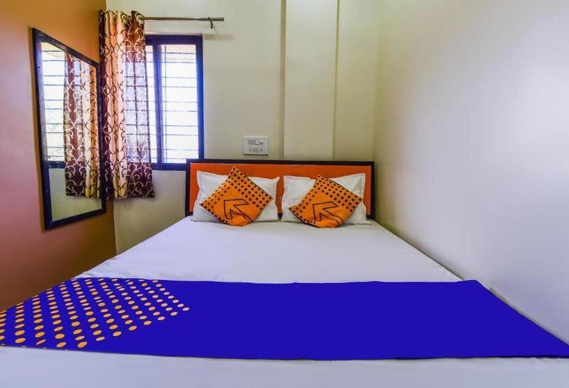 호텔 Spot On 69370 Pratik Lodging