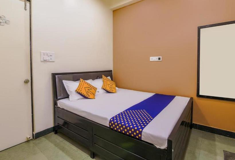 호텔 Spot On 69370 Pratik Lodging