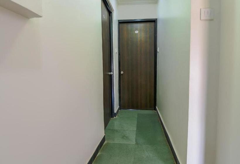 호텔 Spot On 69370 Pratik Lodging