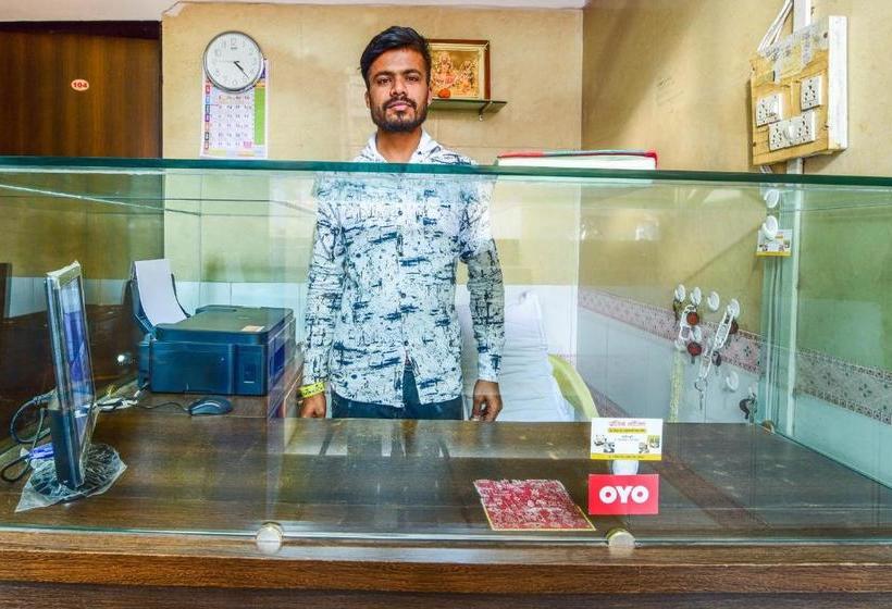 호텔 Spot On 69370 Pratik Lodging