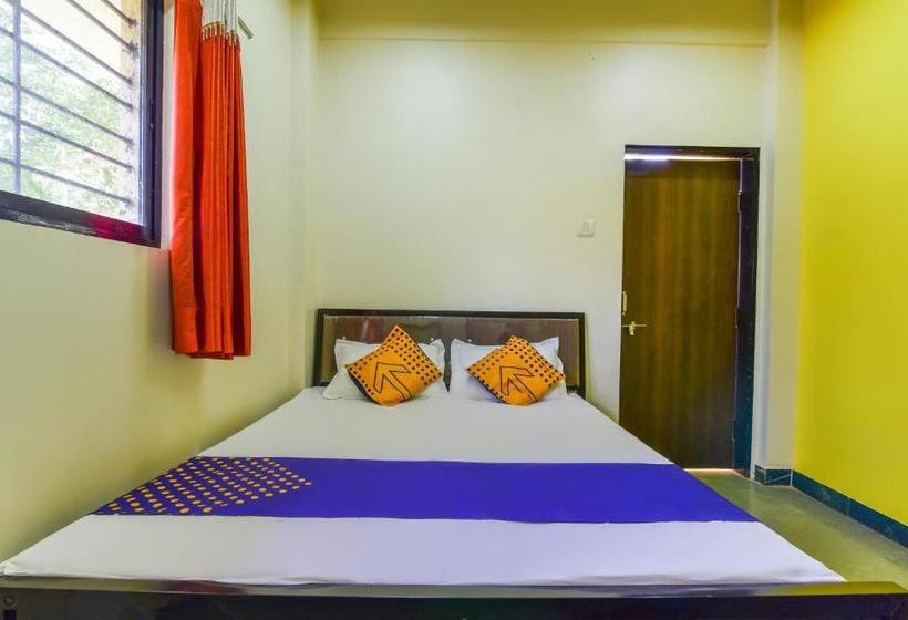 호텔 Spot On 69370 Pratik Lodging