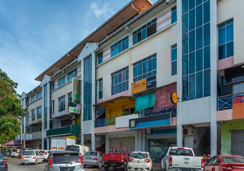 Hotelli Spot On 89936 Sutera Inn