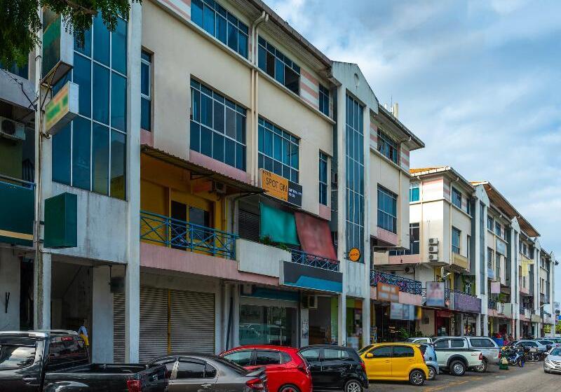 Hotelli Spot On 89936 Sutera Inn