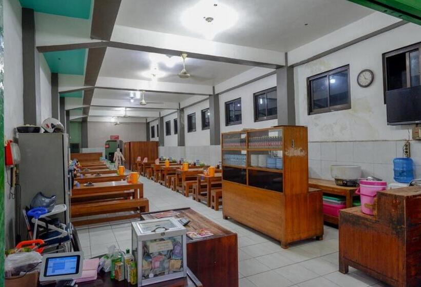 Reddoorz Syariah @ Hotel Wisma Indonesia Kendari