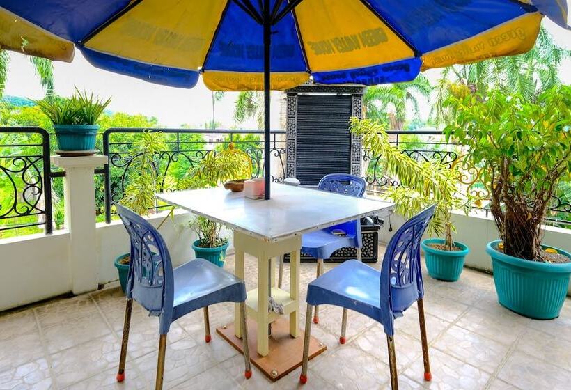 ホテル Oyo 3088 Green Valley House