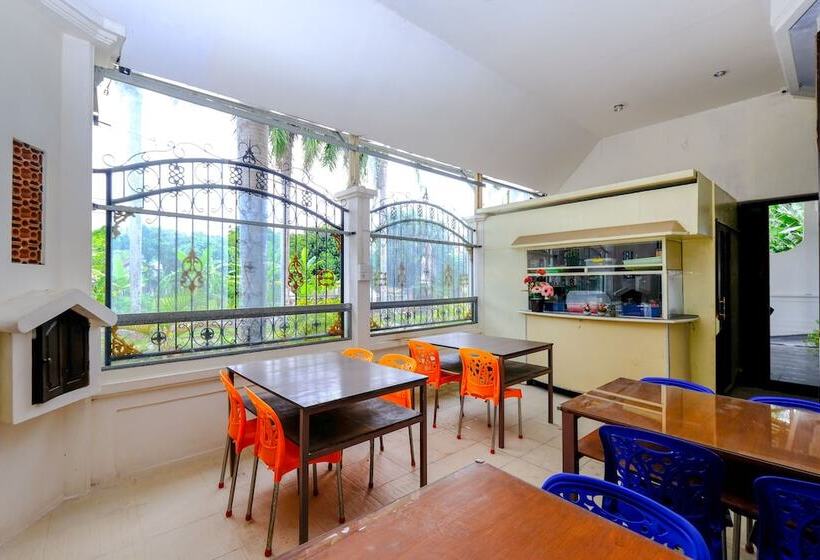 ホテル Oyo 3088 Green Valley House