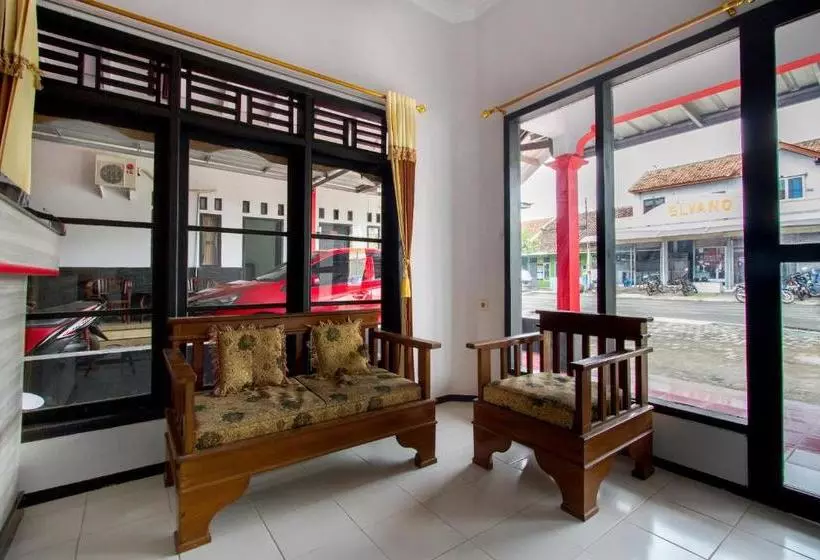 ホテル Oyo 3126 Penginapan Suka Asih
