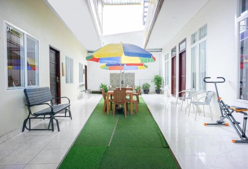 Hotell Oyo 3139 Naya Guest House Syariah