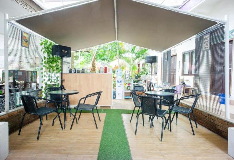 Hotell Oyo 3139 Naya Guest House Syariah