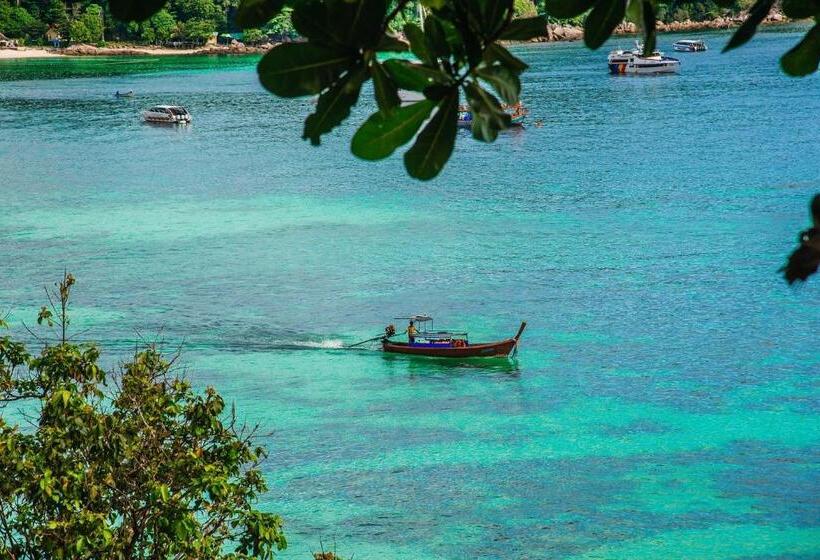 Resort Daya Hill Seaview