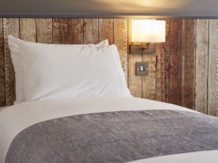 호텔 The Churchill By Greene King Inns