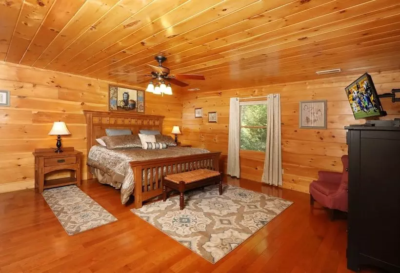Majestic Manor   Five Bedroom Cabin