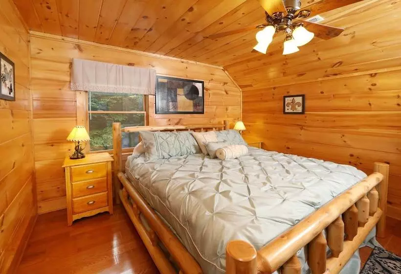 Majestic Manor   Five Bedroom Cabin