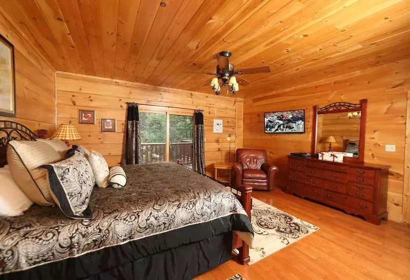Majestic Manor   Five Bedroom Cabin