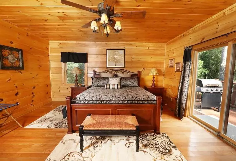 Majestic Manor   Five Bedroom Cabin
