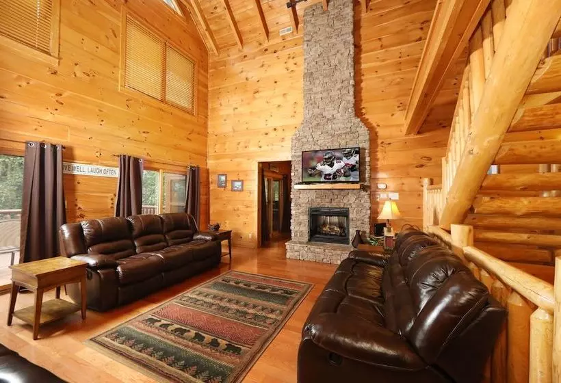 Majestic Manor   Five Bedroom Cabin
