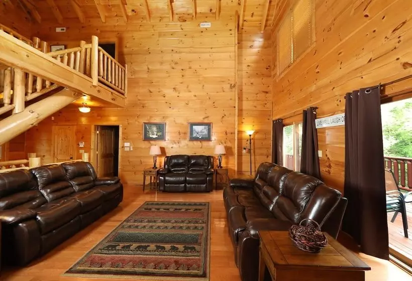 Majestic Manor   Five Bedroom Cabin
