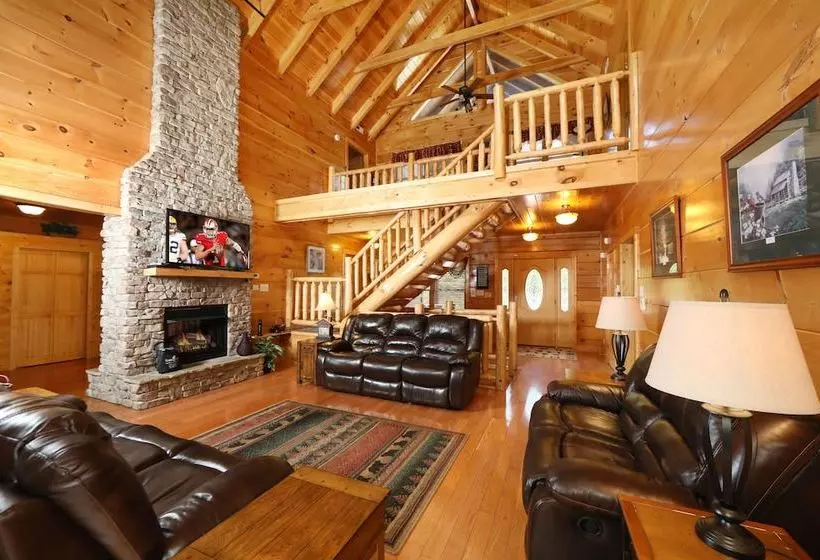 Majestic Manor   Five Bedroom Cabin