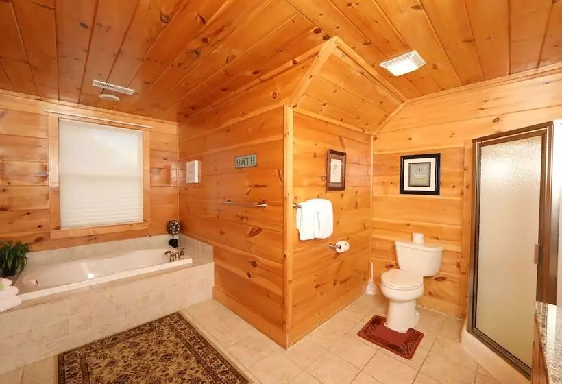 Majestic Manor   Five Bedroom Cabin