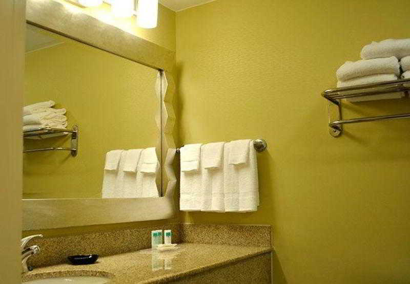 Fairfield Inn & Suites By Marriott Virginia Beach Oceanfront