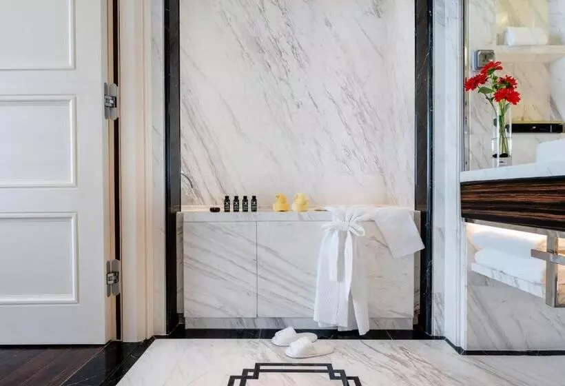 هتل Caravelle Saigon