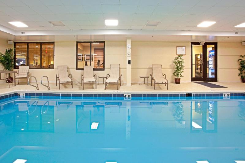 Отель Holiday Inn Express Richmond Airport, An Ihg