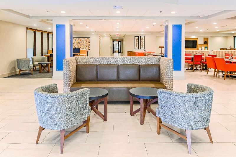 Отель Holiday Inn Express Richmond Airport, An Ihg