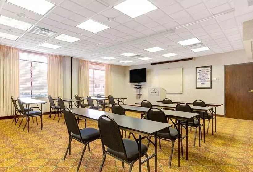 هتل Holiday Inn   Tampa North, An Ihg