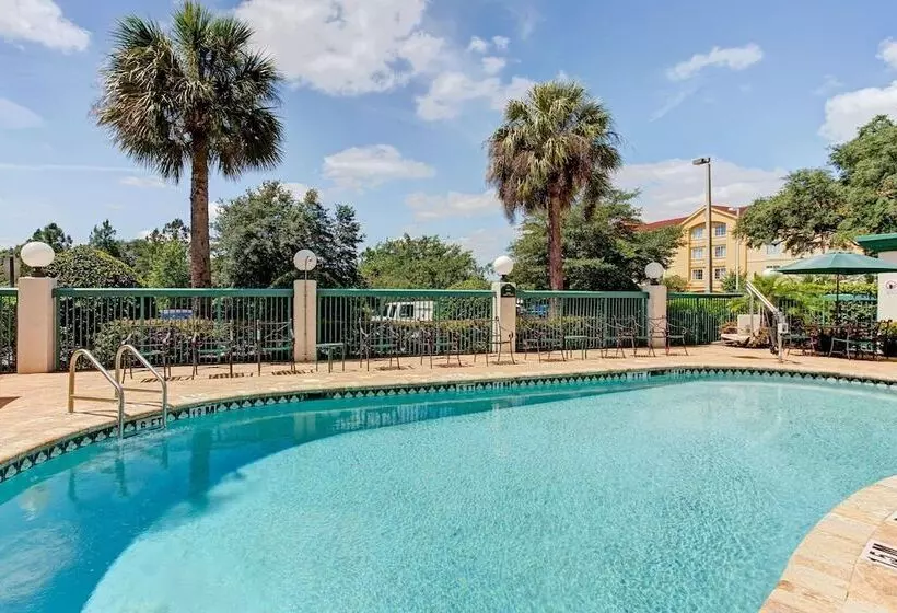 هتل Holiday Inn   Tampa North, An Ihg