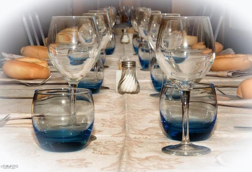 فندق Hostal Real