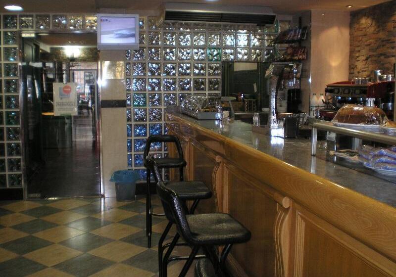 فندق Hostal Real