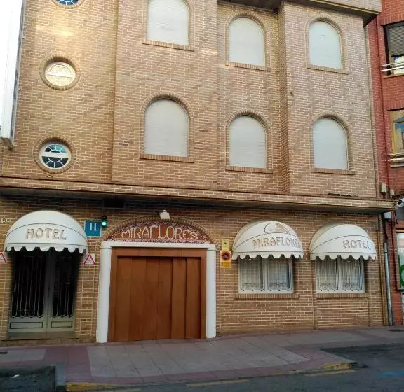 Отель Miraflores