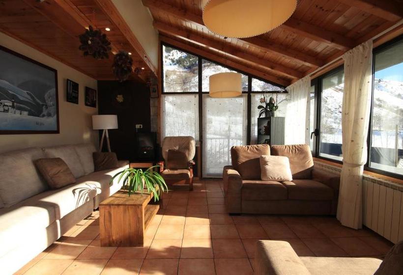 هتل Hostal Y Apartamento Seixes