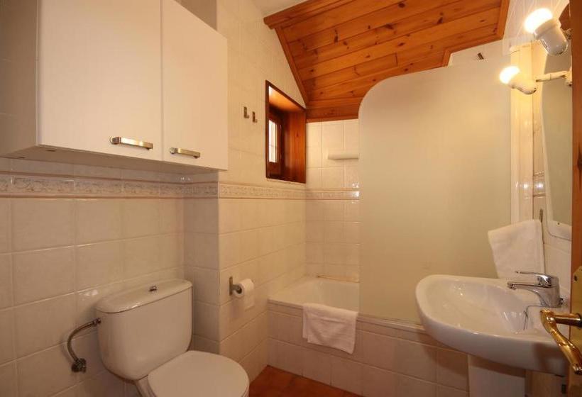 هتل Hostal Y Apartamento Seixes