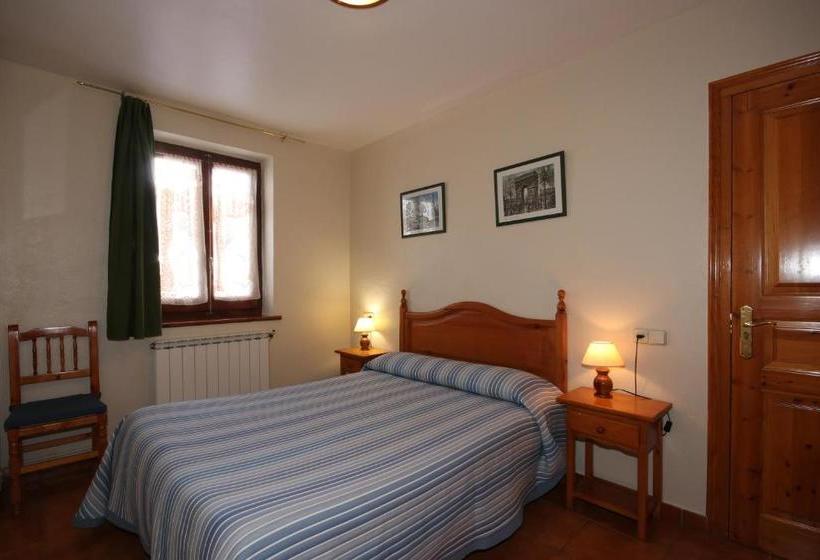 هتل Hostal Y Apartamento Seixes