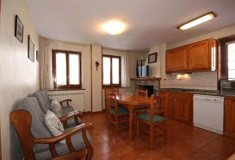 Отель Hostal Y Apartamento Seixes