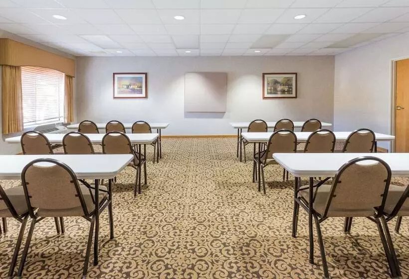 בית מלון כפרי Wingate By Wyndham Joliet