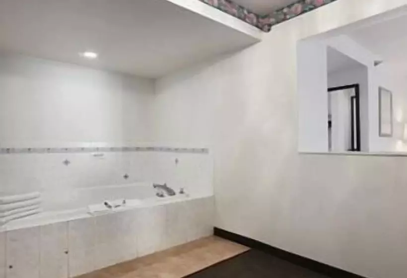 בית מלון כפרי Wingate By Wyndham Joliet