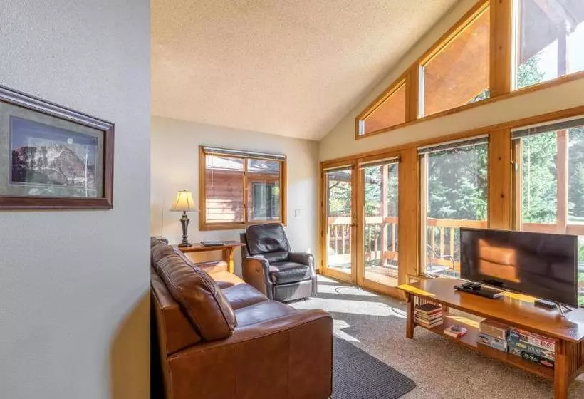 호텔 Woodlands On Fall River