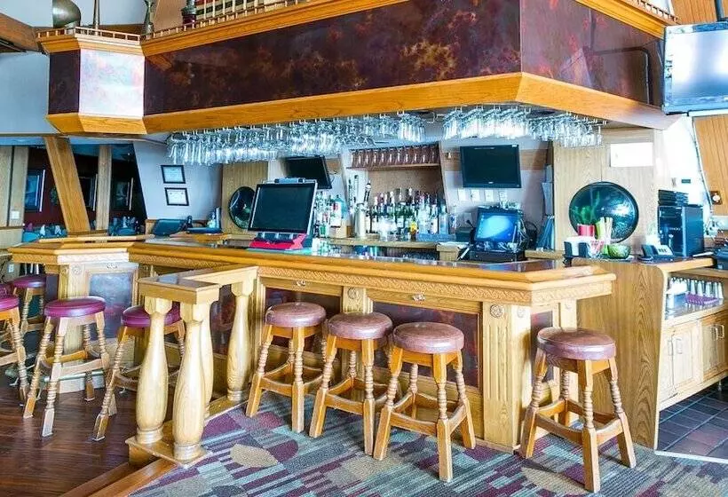 בית מלון כפרי Wrangler Inn