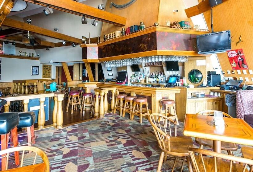 בית מלון כפרי Wrangler Inn