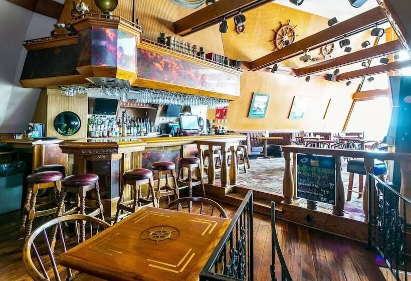 בית מלון כפרי Wrangler Inn