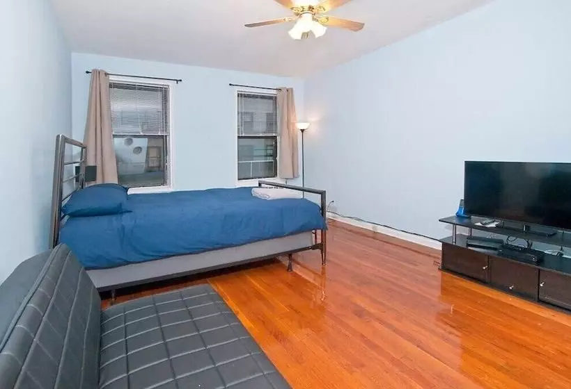 Lovely Studio On Upper East Side