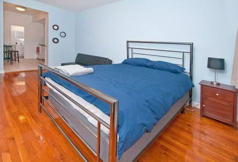 Lovely Studio On Upper East Side