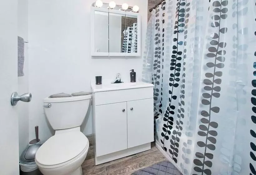 Lovely Studio On Upper East Side