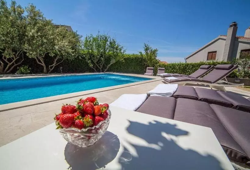 Apartments Milas